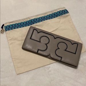 AUTHENTIC Tory Burch clutch